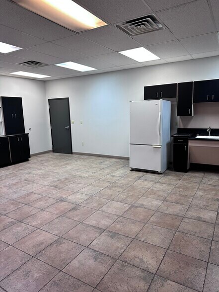 More Photos Of 4809 W Loop 289, Lubbock Warehouse For Lease