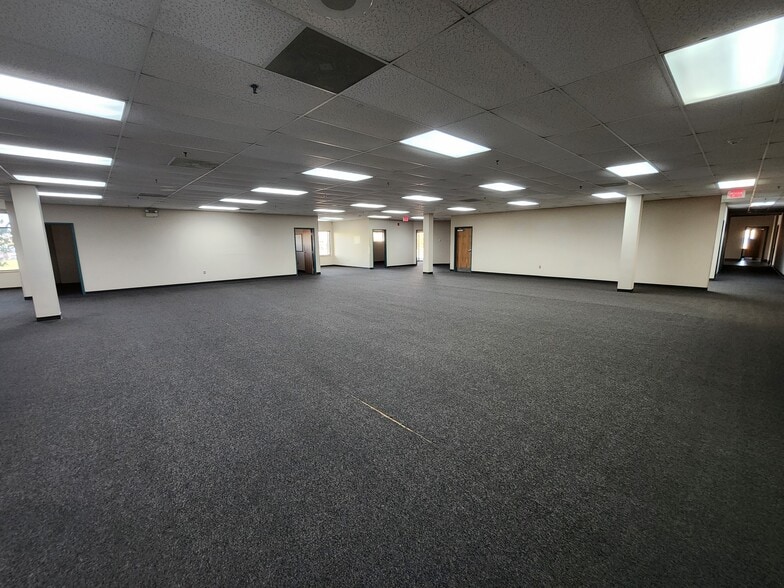 More Photos Of 5557 Nashville Rd, Bowling Green Manufacturing For Lease