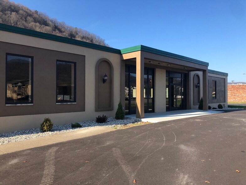 More Photos Of 6601 MacCorkle Ave SE, Charleston Flex For Lease