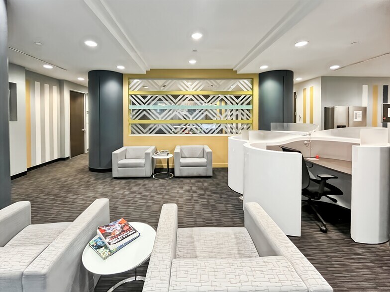 More Photos Of 2000 Av McGill College, Montréal Coworking Space