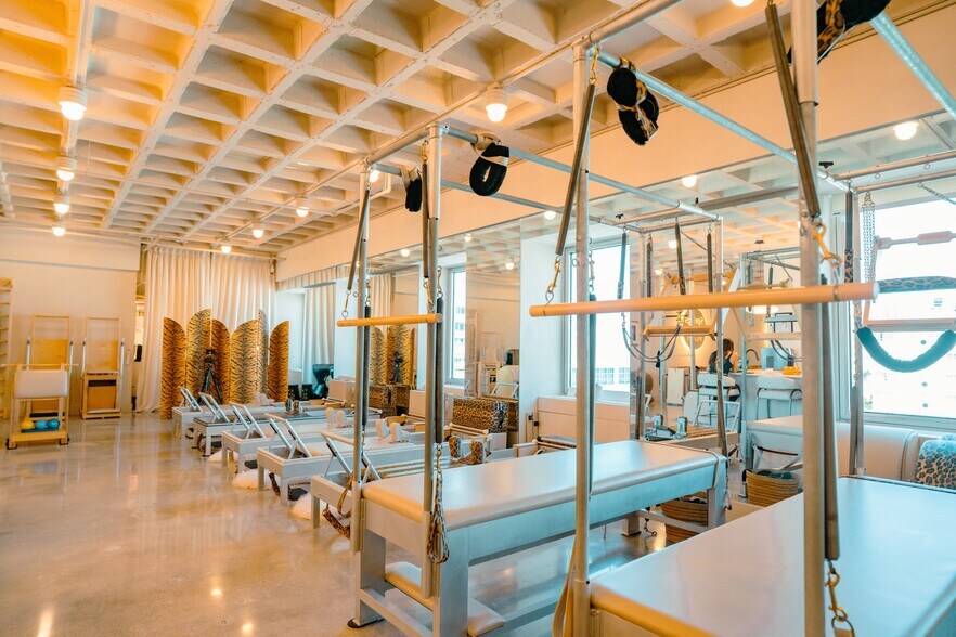 More Photos Of 401-407 Lincoln Rd, Miami Beach Office For Lease