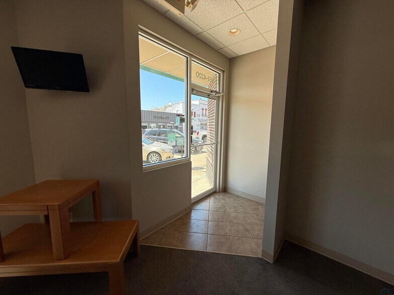 More Photos Of 810 Central Ave, Hawarden Storefront For Sale
