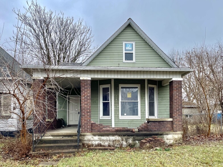 Primary Photo Of 220 S 16th St, Terre Haute Specialty For Sale