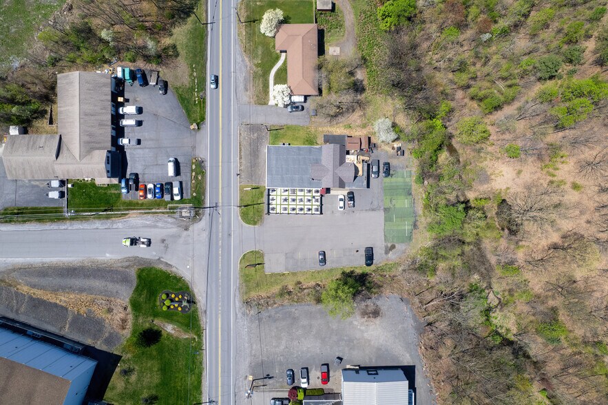 More Photos Of 900 Oak St, Pittston Showroom For Sale