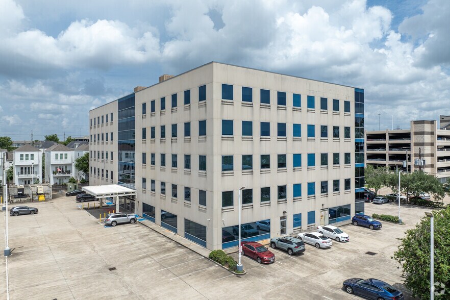 More Photos Of 1800 W 26th St, Houston Medical For Lease