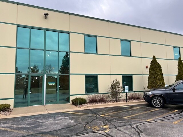 More Photos Of 2760 Beverly Dr, Aurora Warehouse For Lease