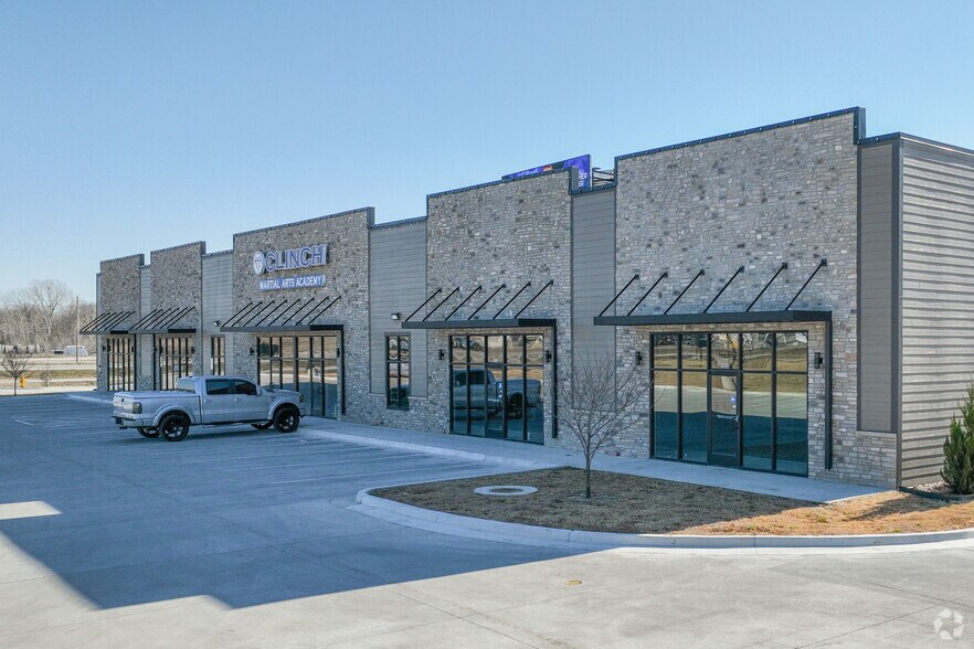 More Photos Of 314 E 5th Ave, Owasso Unknown For Lease