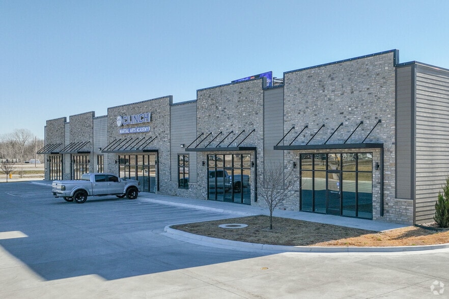 More Photos Of 314 E 5th Ave, Owasso Unknown For Lease