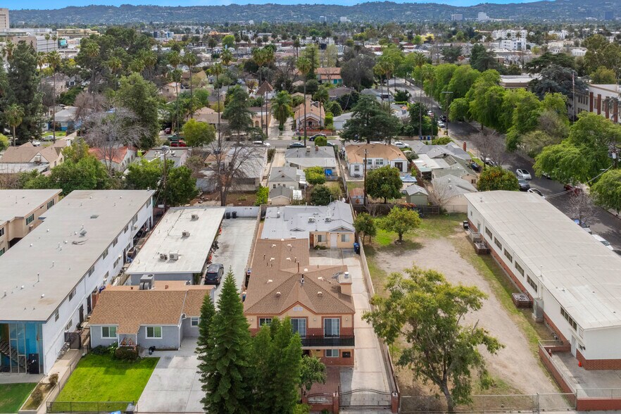More Photos Of 14646 Kittridge St, Van Nuys Apartments For Sale