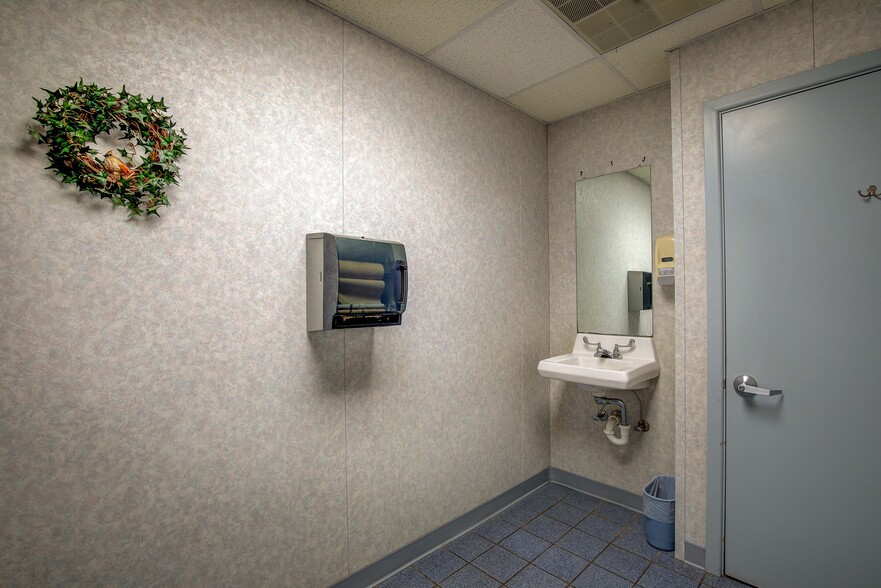 More Photos Of 1430 S Broadway St, Sulphur Springs Carwash For Sale