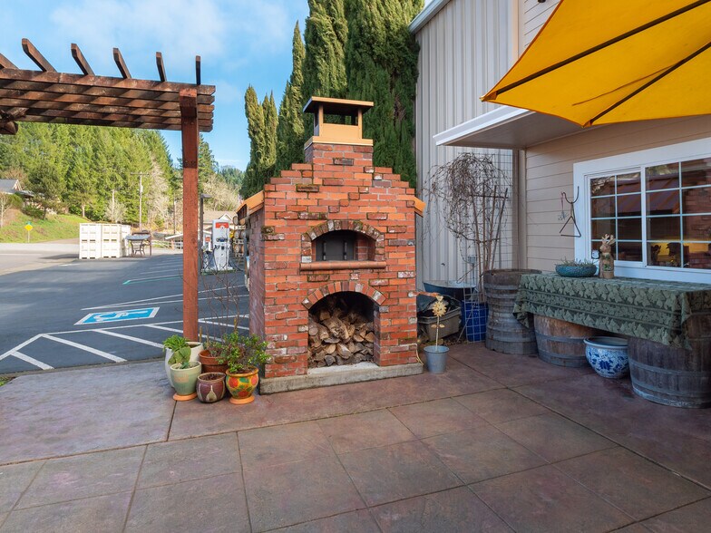 More Photos Of 345 1st St, Elkton Winery Vineyard For Sale