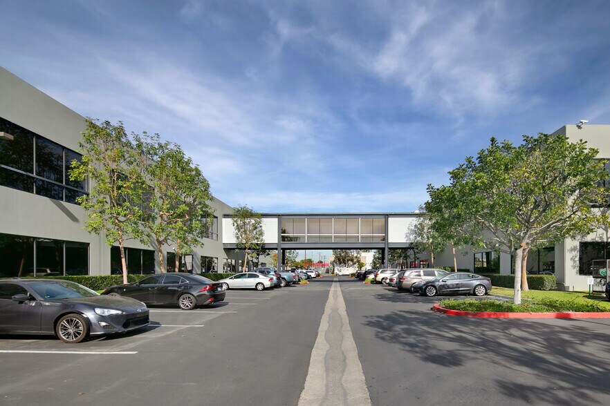 More Photos Of 2501 S Pullman St, Santa Ana Unknown For Lease