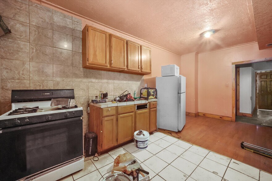 More Photos Of 4300-4310 W 16th St, Chicago Apartments For Sale