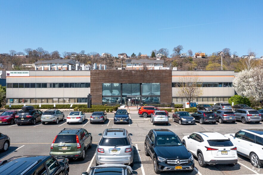 More Photos Of 725 River Rd, Edgewater Medical For Lease