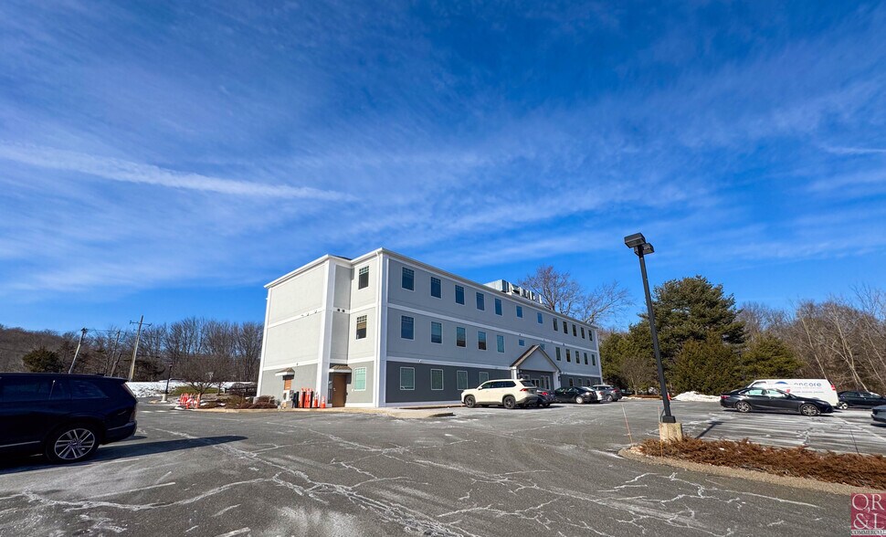 More Photos Of 80 Shunpike Rd, Cromwell Medical For Lease