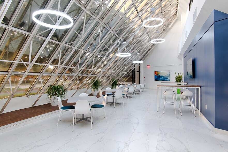 More Photos Of 8200 Brookriver Dr, Dallas Unknown For Lease