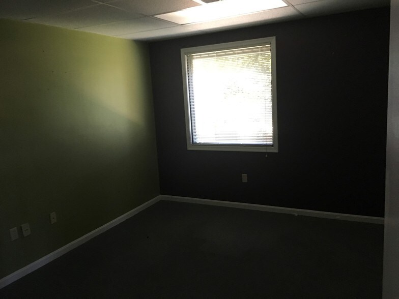 More Photos Of 838 Walker Sq, Dover Office For Sale