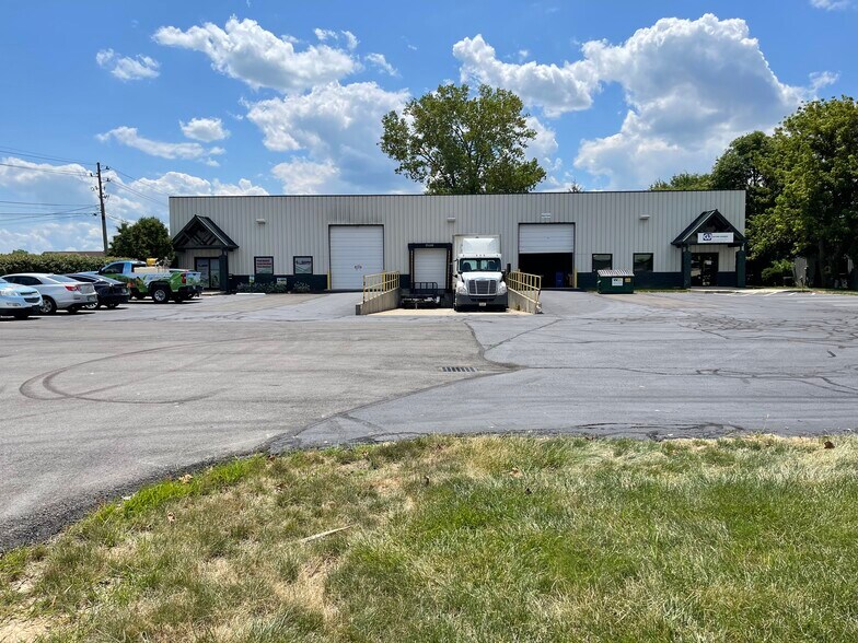 More Photos Of 2840 Mitthoeffer Pl, Indianapolis Warehouse For Sale