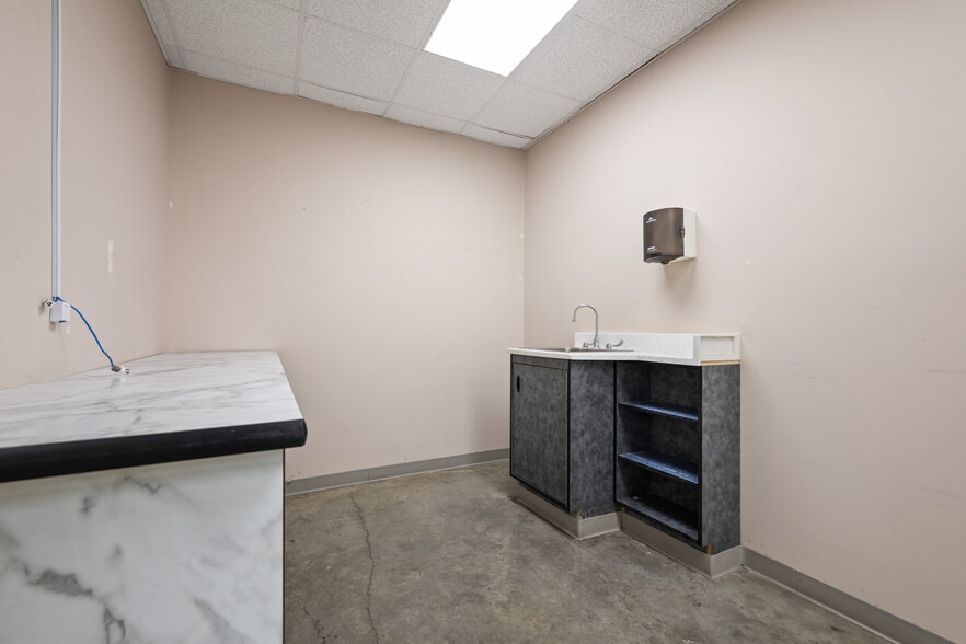 More Photos Of 106 Abigayles Row, Scott Warehouse For Sale