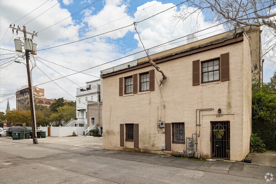 More Photos Of 120-124 W Liberty St, Savannah Office Residential For Sale