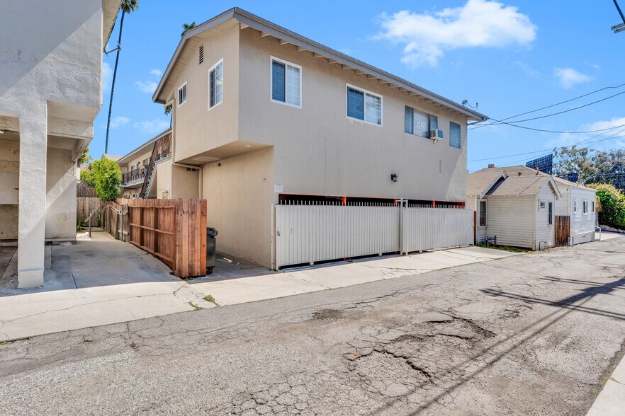 More Photos Of 1531 Corinth Ave, Los Angeles Apartments For Sale