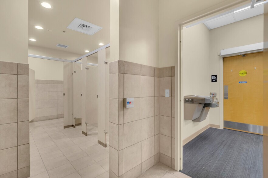 More Photos Of 1201 E Oak St, Kissimmee Office For Sale