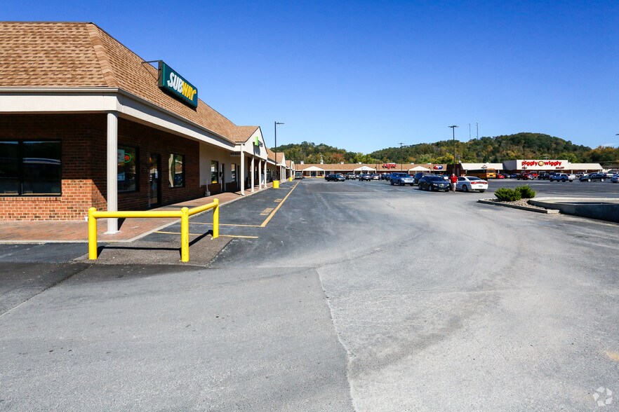 More Photos Of 2-20 Perry Morris Sq, Milton Freestanding For Lease