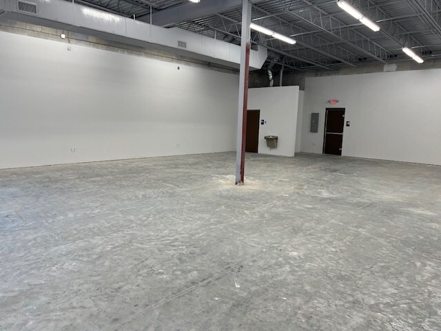 More Photos Of 11025 Lem Turner Rd, Jacksonville Storefront For Lease