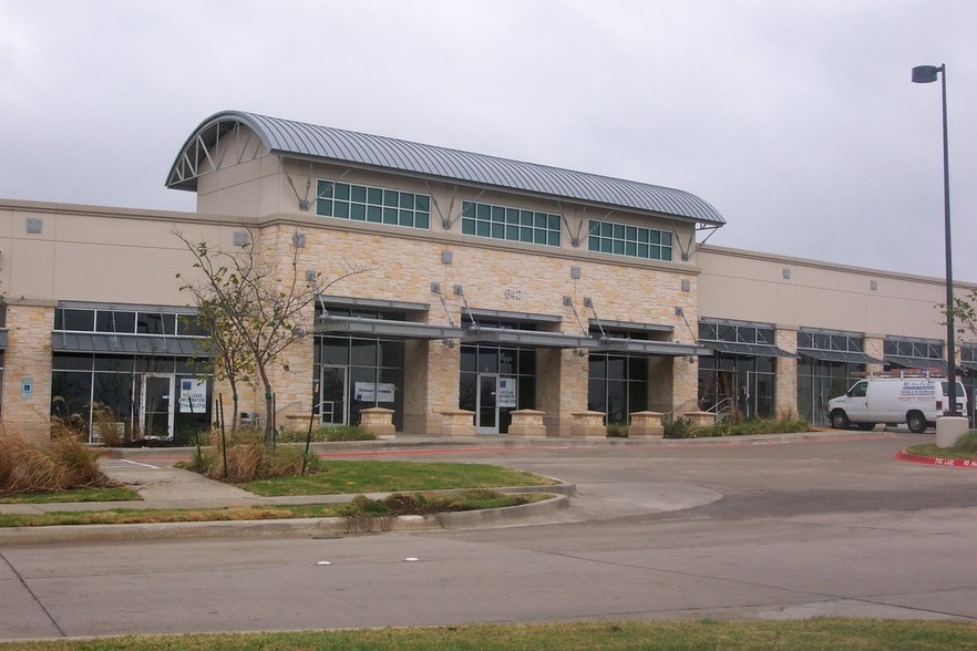 More Photos Of 642 Uptown Blvd, Cedar Hill Storefront Retail Office For Lease