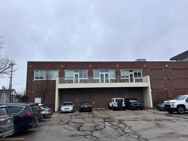 More Photos Of 601 5th St NW, Grand Rapids Medical For Lease