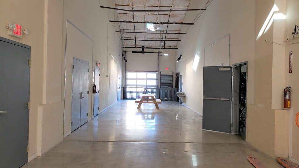 More Photos Of 1942 2nd Ave S, Saint Petersburg Warehouse For Lease