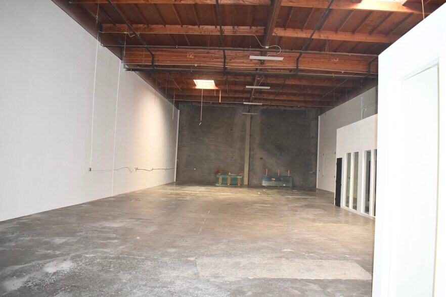 More Photos Of 1617 W Rosecrans Ave, Gardena Warehouse For Lease