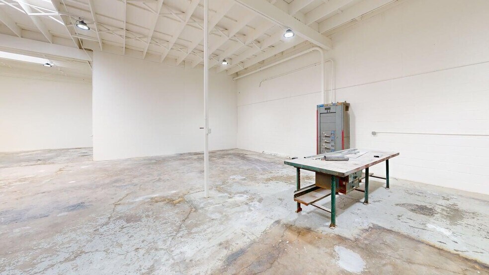 More Photos Of 2828 E 14th St, Long Beach Service For Lease