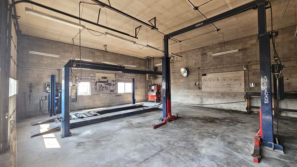 More Photos Of 129 Broadway Ave S, Buhl Auto Repair For Sale