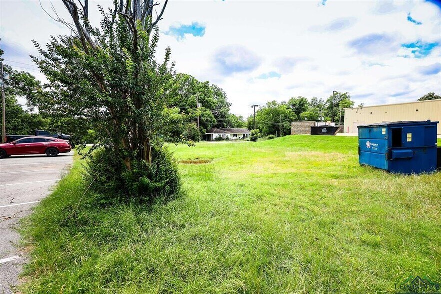 More Photos Of 222 W Gilmer St, Big Sandy Apartments For Sale