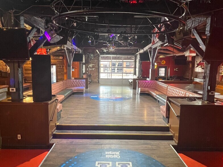More Photos Of 117 N Mosley St, Wichita Bar For Lease