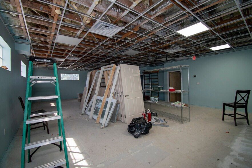 More Photos Of 4535 Tamiami Trl, Port Charlotte Office For Lease
