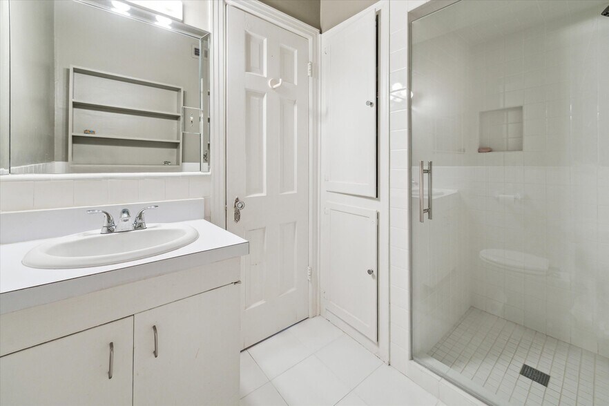 More Photos Of 2039 South Blvd, Houston Apartments For Sale