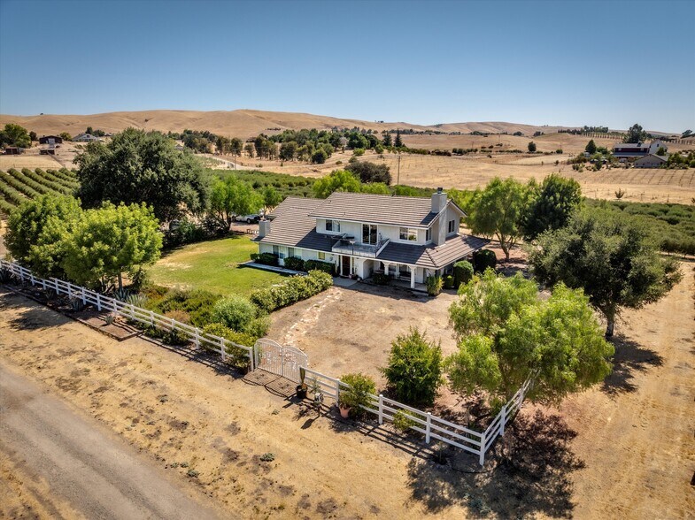 More Photos Of 5055 Rancho La Loma Linda Dr, Paso Robles Specialty For Sale