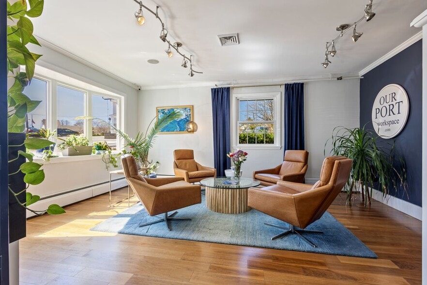More Photos Of 4 Townsend Ave, Boothbay Harbor Freestanding For Sale