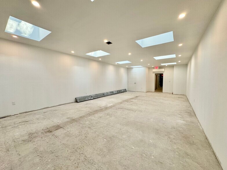 More Photos Of 2844 31st St, Astoria Storefront Retail Residential For Lease