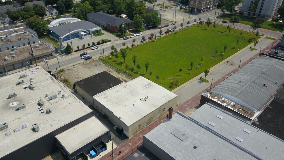 More Photos Of 942 S 2nd St, Louisville Light Distribution For Sale