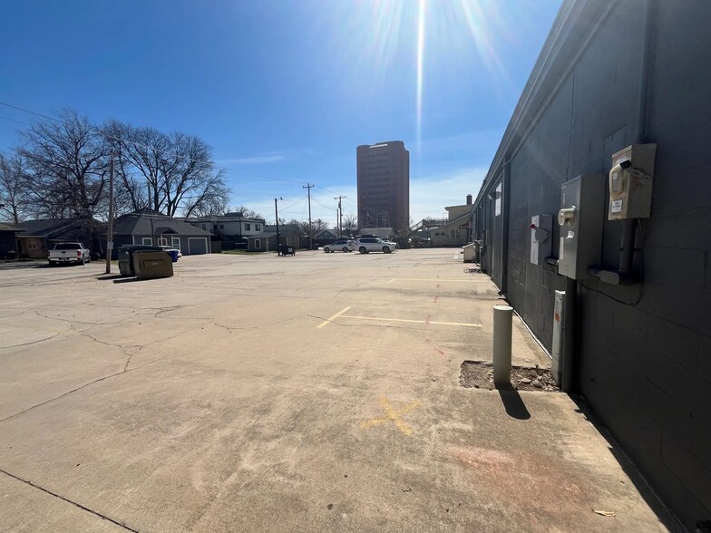 More Photos Of 749 Jenkins Ave, Norman General Retail For Lease