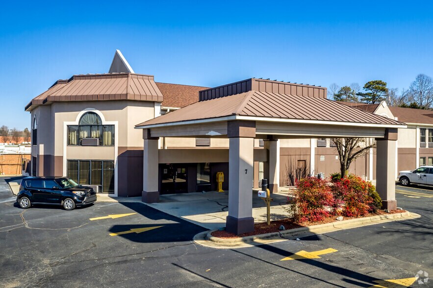 More Photos Of 7 Laura Ln, Thomasville Hotel For Sale