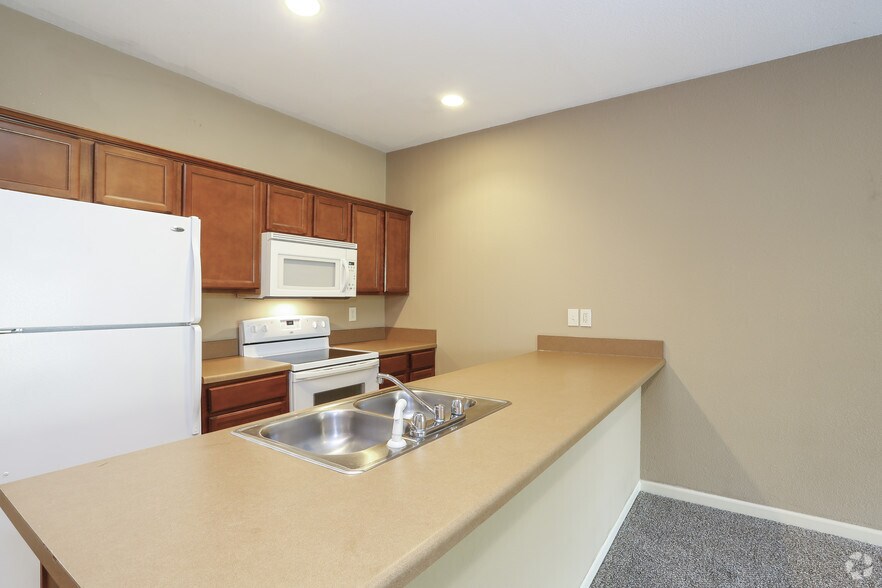 More Photos Of 630 NW Yennie St, Grain Valley Apartments For Lease