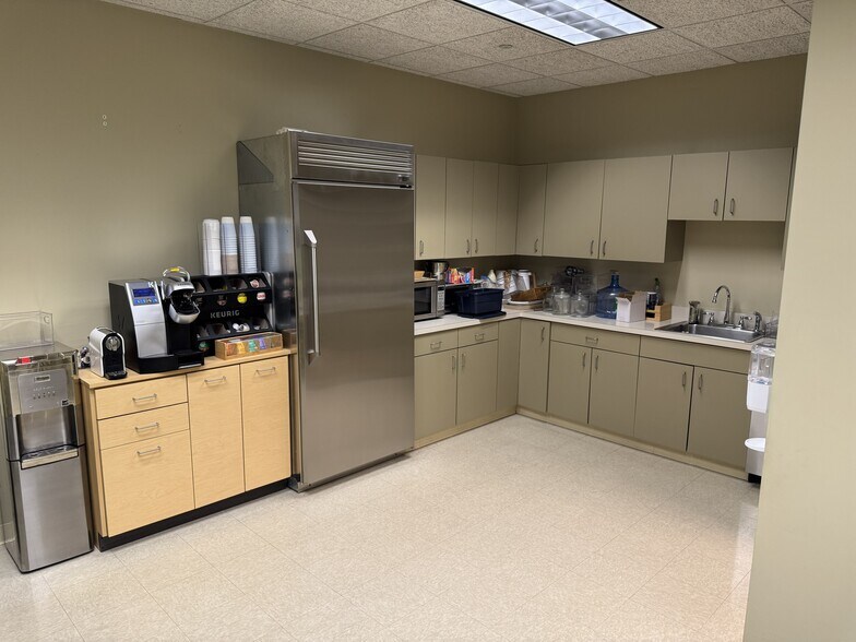 More Photos Of 400 Valley Rd, Mount Arlington Medical For Lease