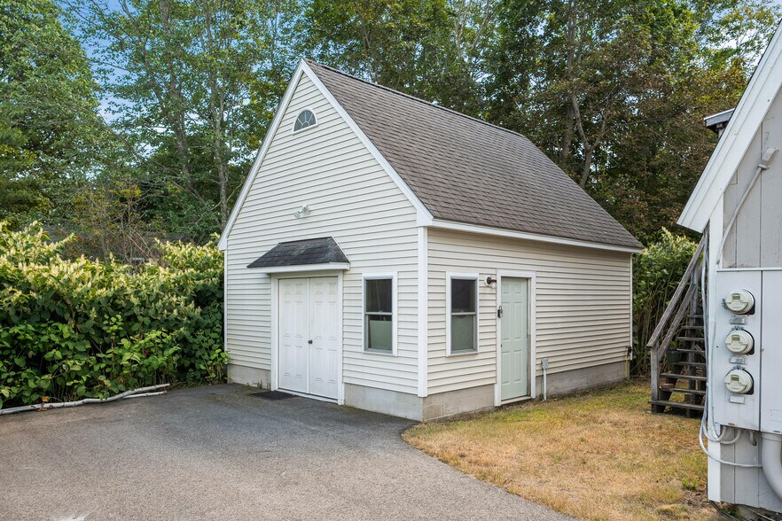 More Photos Of 2049 Post Rd, Wells Storefront Retail Office For Lease