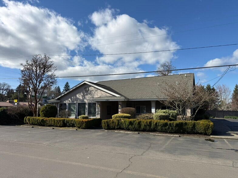 Primary Photo Of 705 Ewald Ave SE, Salem Medical For Lease