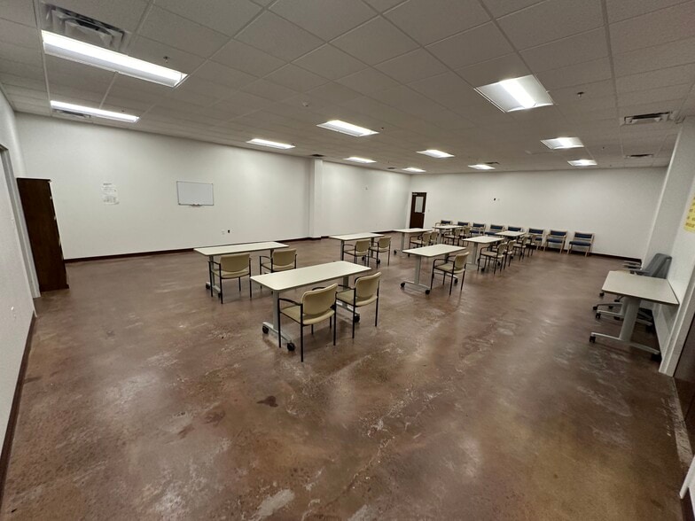 More Photos Of 302 Parker Dr, Beaufort Manufacturing For Sale