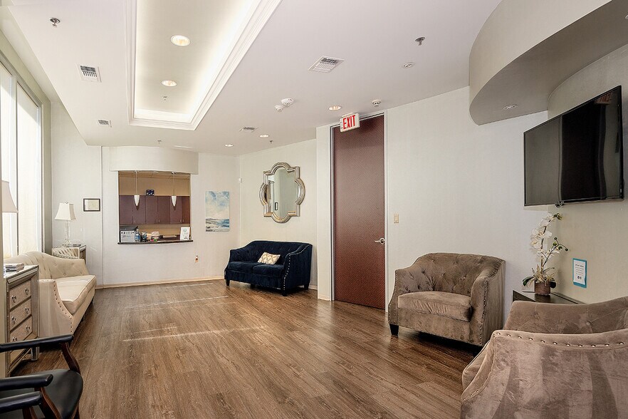 More Photos Of 114 Vision Park Blvd, Shenandoah Office For Sale